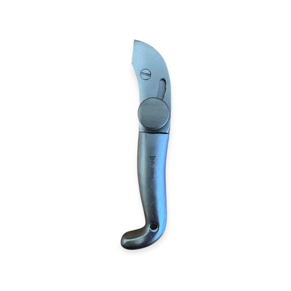 OBSTETRIC KNIFE WITH RETRACTABLE BLADE